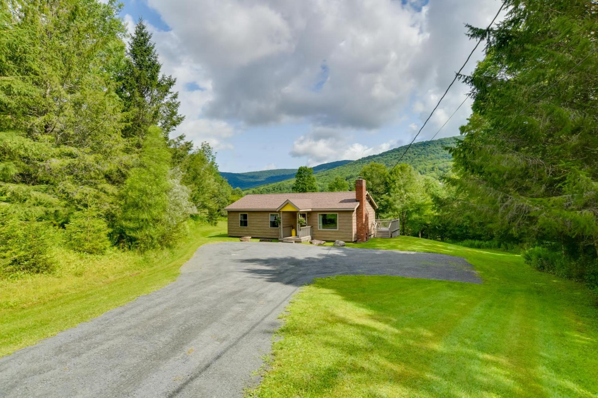 Quiet Catskills Getaway With Deck And Mtn Views New Kingston Экстерьер фото