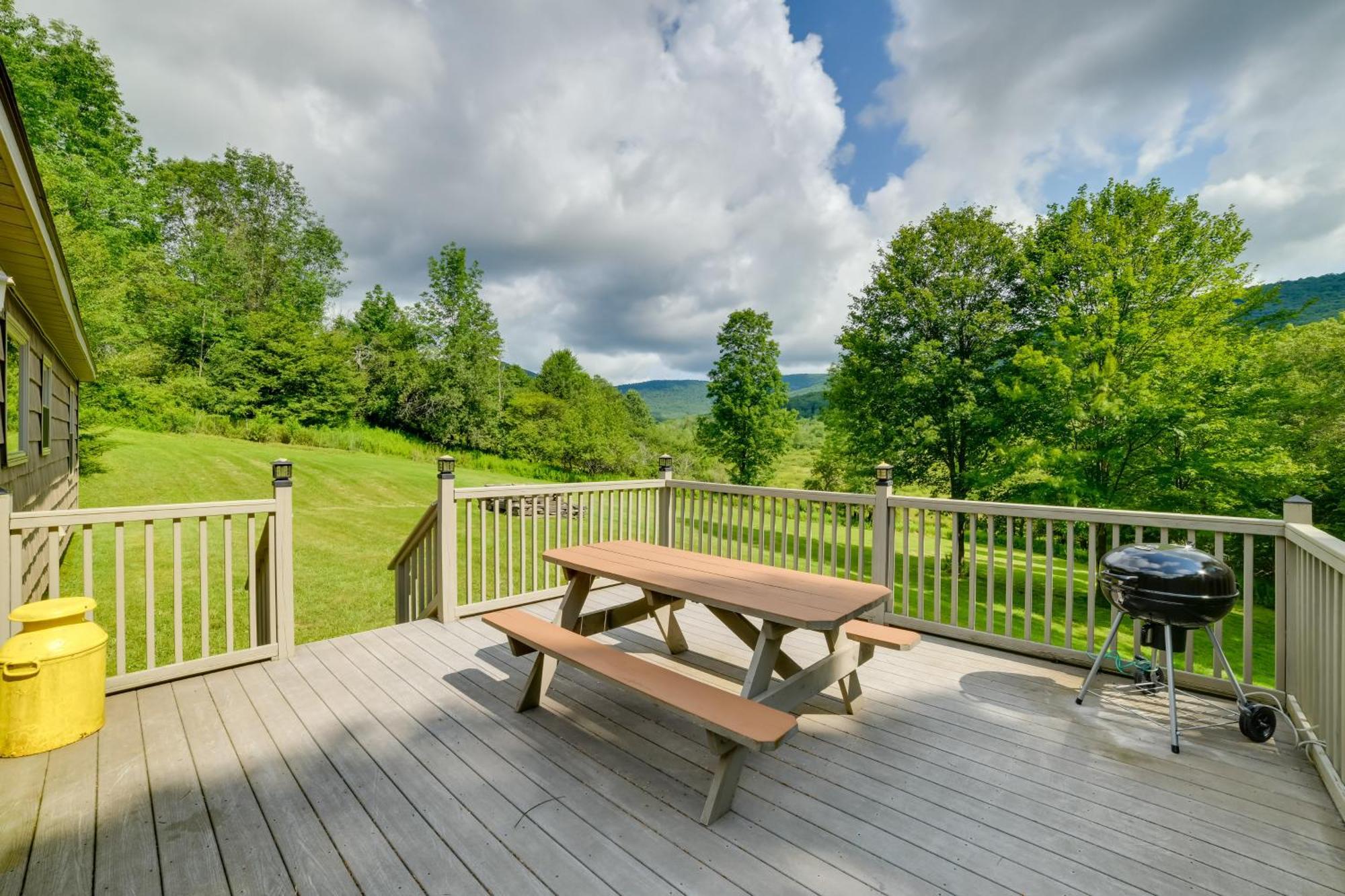 Quiet Catskills Getaway With Deck And Mtn Views New Kingston Экстерьер фото