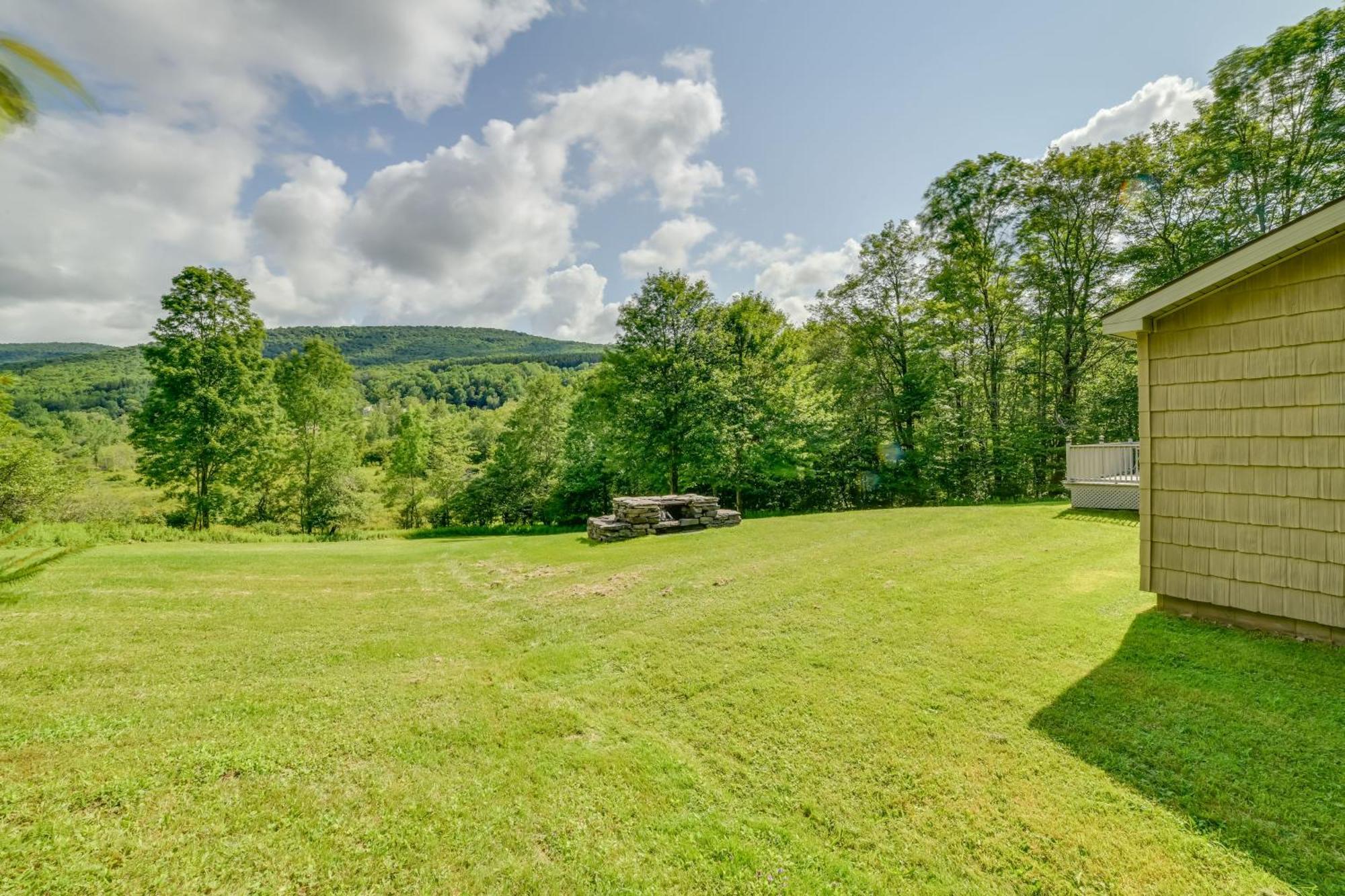 Quiet Catskills Getaway With Deck And Mtn Views New Kingston Экстерьер фото