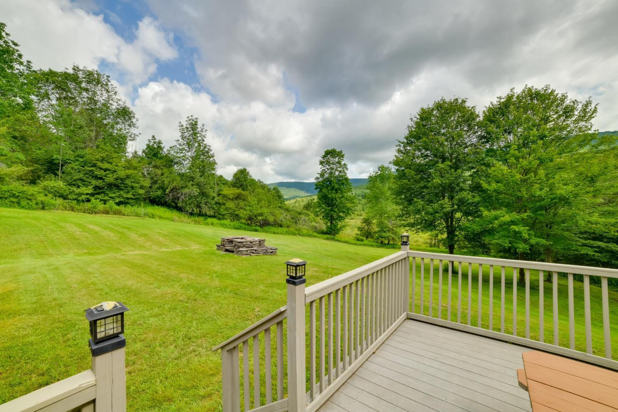 Quiet Catskills Getaway With Deck And Mtn Views New Kingston Экстерьер фото